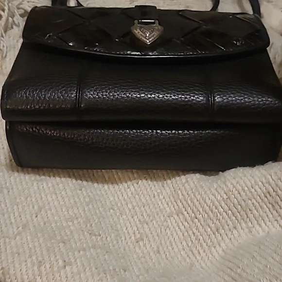 Brighton Vintage Pebble Leather Crossbody Bag with Heart Lock. Coin Resedue - Picture 4 of 8